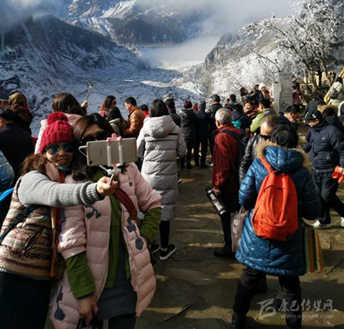 ལོ་སར་སྐབས་དཀར་མཛེས་ཁུལ་གྱིས་ཡུལ་སྐོར་བ་མང་པོ་སྣེ་ལེན་བྱས། 
