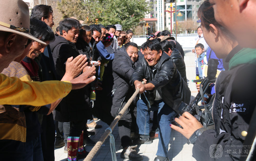 སྡེ་རོང་རྫོང་གིས་ལུས་རྩལ་བྱེད་སྒོ་སྤེལ་ནས་མང་ཚོགས་ཀྱི་འཚོ་བ་ཕུན་སུམ་ཇེ་ཚོགས་སུ་བཏང་།
