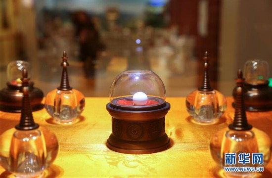  ཁམས་པའི་རིག་གནས་ཧྲང་ཧའེ་གྲོང་ཁྱེར་དུ་འགྲེམ་སྟོན་བྱས་པ།