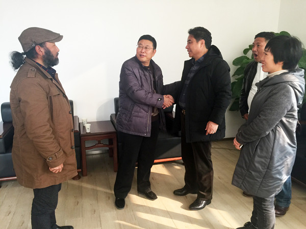 མཚོ་སྔོན་ཞིང་ཆེན་ཡུལ་ཤུལ་ཁུལ་གྱི་རིག་རྩལ་མཉམ་འབྲེལ་ལྷན་ཚོགས་ཀྱི་ཚོགས་གཙོ་ཕུན་ཚོགས་ཟླ་བ་གངས་ལྗོངས་ཉི་གཞོན་འཕྲིན་སྦྱོར་ཀུན་འདུས་ལྟེ་གནས་སུ་ཕེབས་ཏེ་རྟོག་ཞིབ་གནང་།