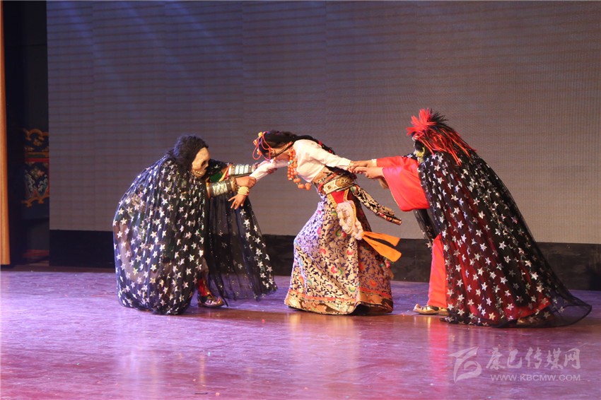 ཟློས་གར《གེ་སར་རྒྱལ་པོ།》ཡིས་ལོ་སར་གྱི་སྤྲོ་སྟོན་ལ་བྲོ་བ་གསར་པ་ཞིག་བསྣན་བྱུང་། 