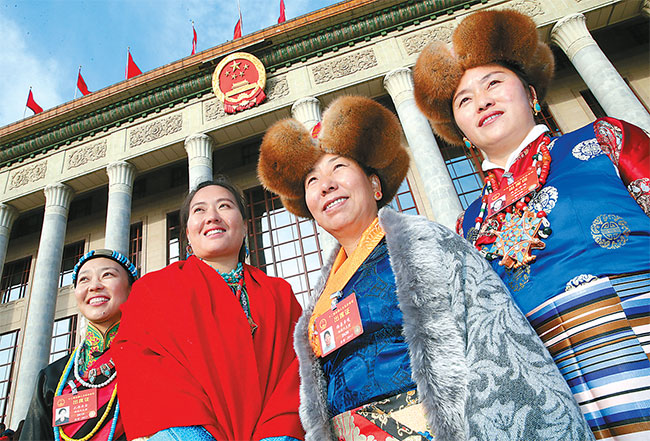 རྒྱལ་ཡོངས་ཚོགས་ཆེན་གཉིས་སུ་ཞུགས་པའི་བོད་རང་སྐྱོང་ལྗོངས་ཀྱི་འཐུས་མི་དང་ཨུ་ཡོན་ཚོའི་པར་རིས་བདམས་བཀོད།