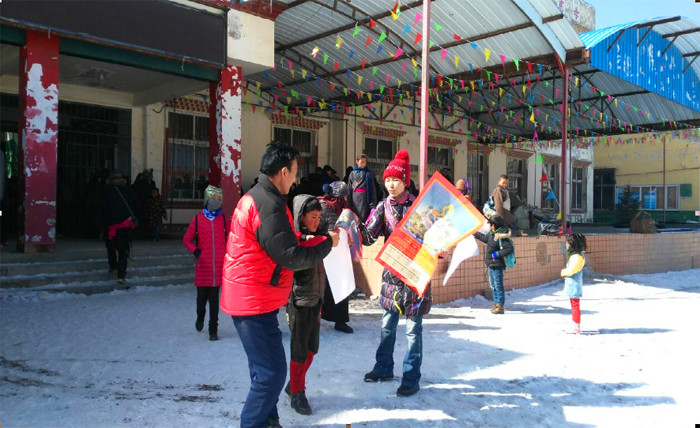 མཛོད་དགེ་རྫོང་གིས་སློབ་འགོ་ཚུགས་པའི་ཉིན་དང་པོར་ཁྲིམས་ལུགས་དྲིལ་བསྒྲགས་སློབ་རར་བསྐྱོད་པའི་བྱེད་སྒོ་སྤེལ།