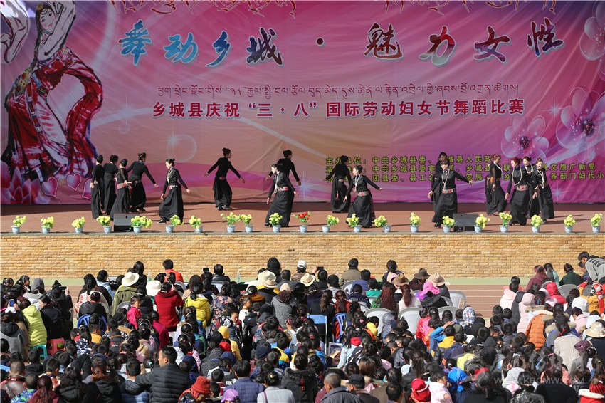 ཕྱག་ཕྲེང་རྫོང་གིས་གསུམ་བརྒྱད་བུད་མེད་དུས་ཆེན་ལ་རྟེན་འབྲེལ་ཞུ་བའི་བྱེད་སྒོ་སྤེལ། 