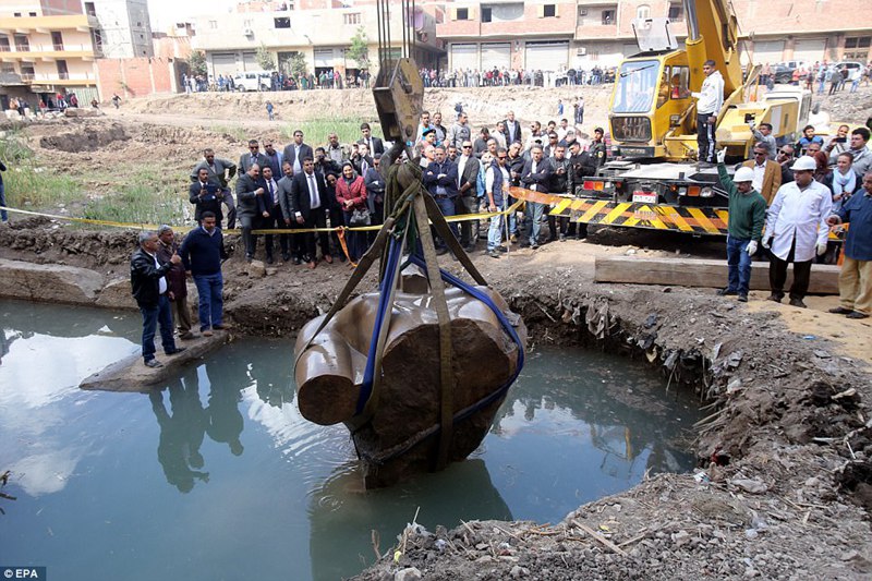 ལོ་ངོ་སྟོང་གསུམ་སྔོན་གྱི་ཧྥ་ལའོ་ཡི་སྐུ་བརྙན་རྙེད་པ།    