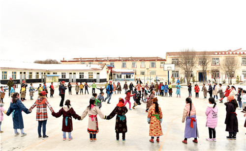 ཧུང་ཡོན་རྫོང་གི་བོད་སྐྱོར་ལས་བྱེད་པས་གཅེས་སེམས་རོགས་སྐྱོར་གྱི་བྱེད་སྒོ་སྤེལ་བ།  