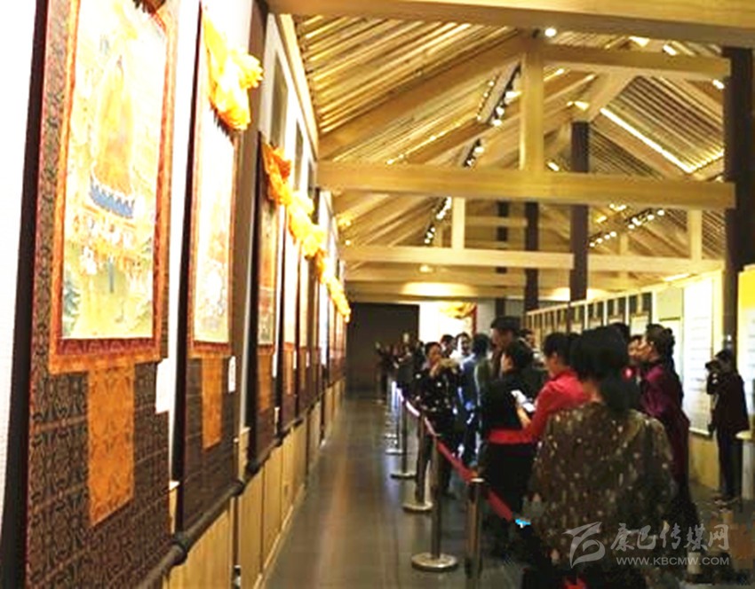 དཀར་མཛེས་དང་རྔ་བའི་སྒྱུ་རྩལ་བརྩམས་ཆོས་མེན་ཧྲན་ཏུ་འགྲེམ་སྤེལ་བྱས་པ། 