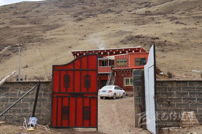 གསེར་ཐར་རྫོང་མཆོག་གཙང་ཡུལ་ཚོས་དབུལ་ཕོངས་ཀྱི་འབྱུང་རྩ་བཀོག་ཐབས་བྱས།