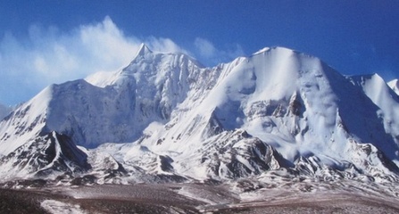 འཛམ་གླིང་ཐོག་གི་ས་བབ་མཐོ་ཤོས་ཀྱི་རྒྱལ་སྤྱིའི་གངས་ཤུད་དང་རི་འཛེག་འགྲན་བསྡུར་མཚོ་སྔོན་དུ་འགོ་ཚུགས་པ།   
