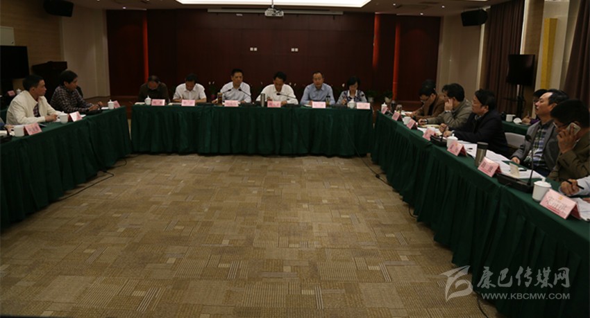 སི་ཁྲོན་མི་རིགས་སློབ་གླིང་ལྕགས་ཟམ་རྫོང་དུ་གནས་སྤོ་བྱ་རྒྱུ་རེད།     