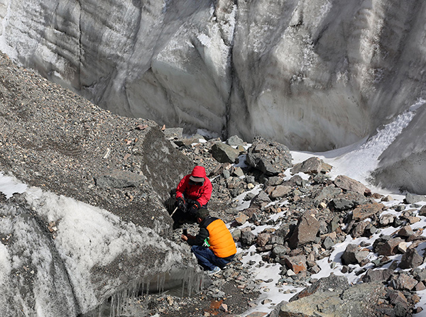 མཚོ་བོད་མཐོ་སྒང་གི་ཚན་རིག་རྟོག་ཞིབ་ཆེན་མོ་ཐེངས་གཉིས་པ་མགོ་ཚུགས་པ། 