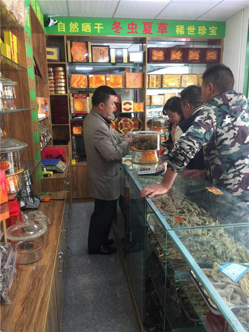 འབར་ཁམས་གྲོང་ཁྱེར་གྱི་ཆེས་ཐོག་མའི་ཁྱད་ལྡན་ཐོན་རྫས་ཚོང་ར་ལེགས་གྲུབ་བྱུང་བ། 
