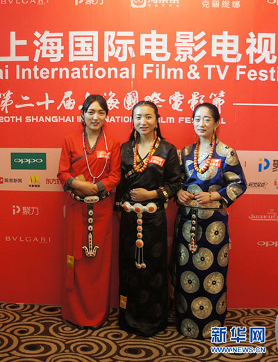  དངོས་བཤུས་གློག་བརྙན་《གངས་ལྷ་མེ་ཏོག》ལས་མངོན་པའི་གཏམ་རྒྱུད། 