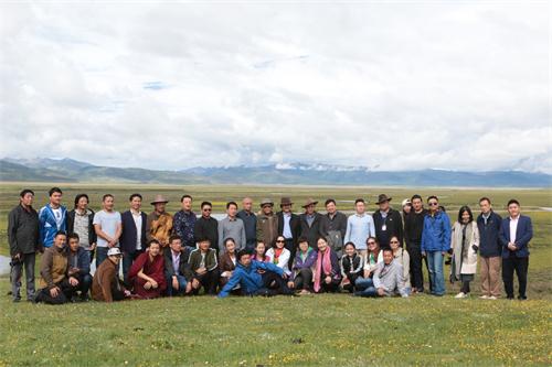 ལི་ཐང་རྫོང་གིས་སྐབས་དང་པོའི་ཚངས་དབྱངས་རྒྱ་མཚོའི་མགུར་གླུའི་དུས་ཆེན་སྤེལ་བ།