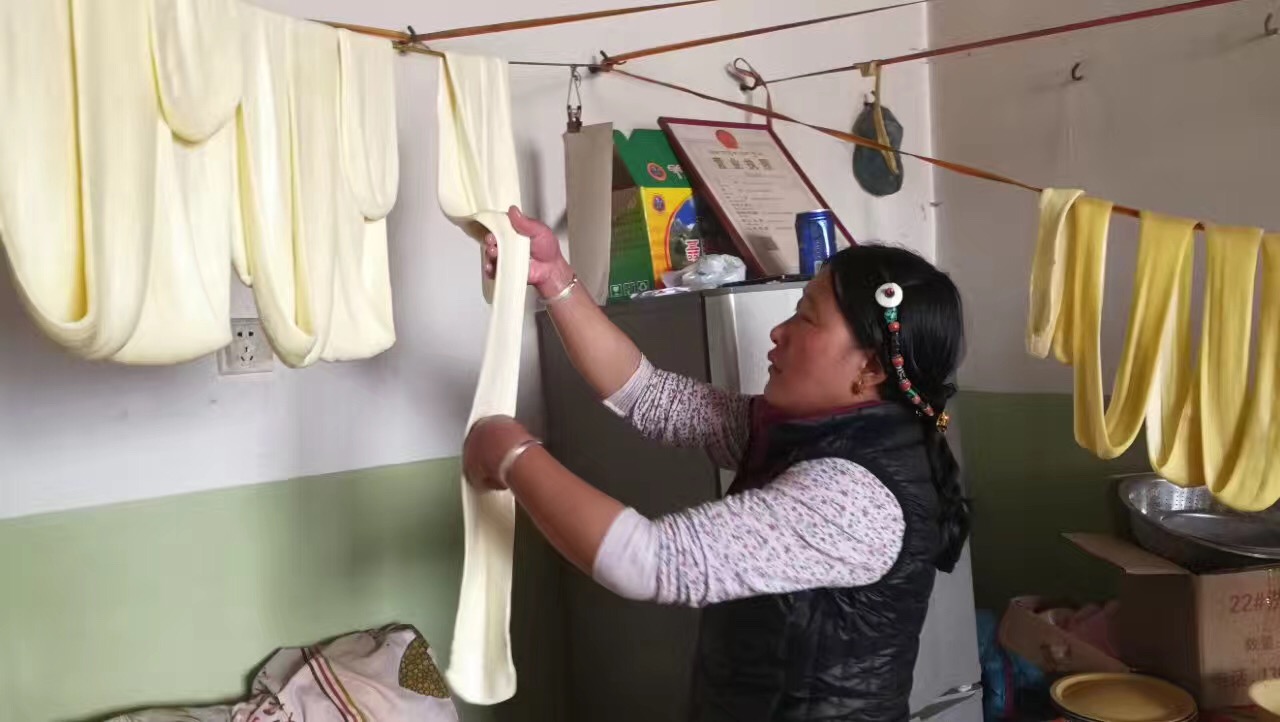 དབུལ་ཕོངས་གྲོང་ཚོར་ཕྱུག་འགྱུར་གྱི་ཉི་མ་ཤར་བ། 