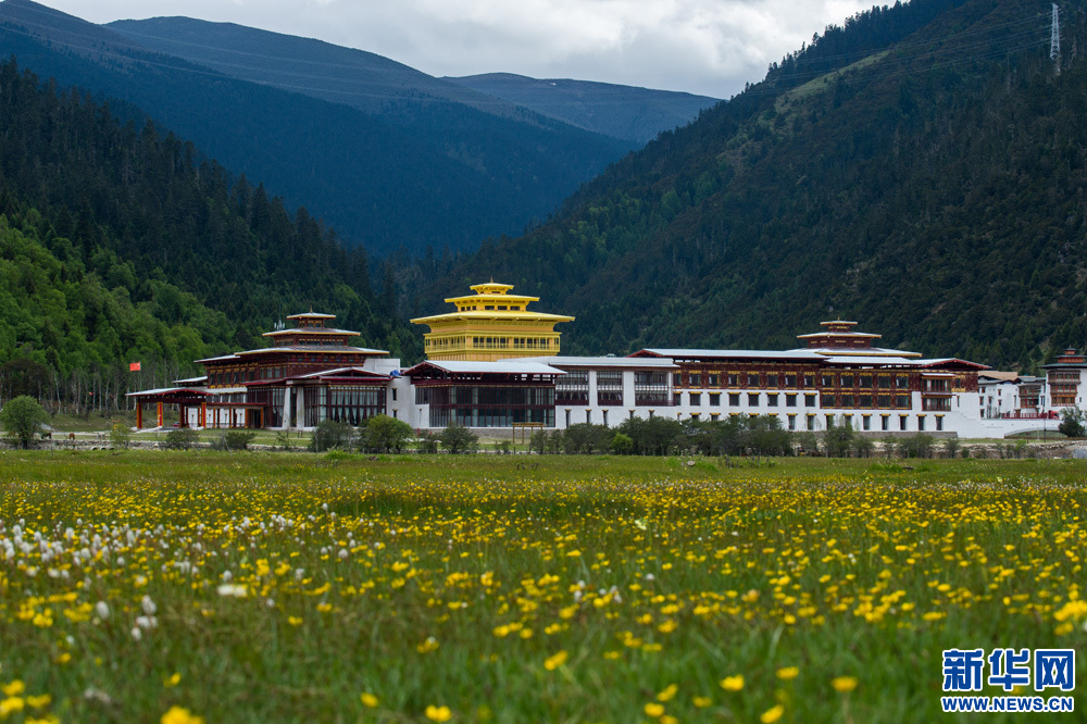ལྷའི་ཞིང་ཁམས། རབ་མཛེས་ཀླུ་ནང་།