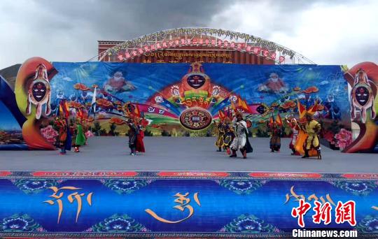 ལྷ་མོ་ཟློས་གར་《ཧོར་གླིང་གཡུལ་འགྱེད་》མཚོ་སྔོན་རྨ་ལྷོ་ཁུལ་དུ་འཁྲབ་སྟོན་ཐོག་མ་བྱས་པ།