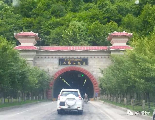གནའ་བོའི་ཇ་རྟའི་རྡལ་ལམ། ད་ལྟའི་བདེ་སྐྱིད་ལམ་བུ།