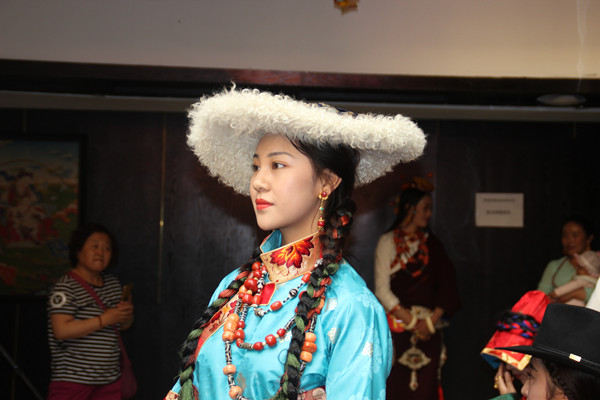  སྐབས་གཉིས་པའི་གངས་ལྗོངས་གེ་སར་རིག་གནས་སྒྱུ་རྩལ་དུས་ཆེན་གྱི“སེང་ལྕམ་འབྲུག་མོ”སྐྱེ་གཟུགས་འགྲན་བསྡུར་ཡུལ་ཤུལ་དུ་སྤེལ། 
