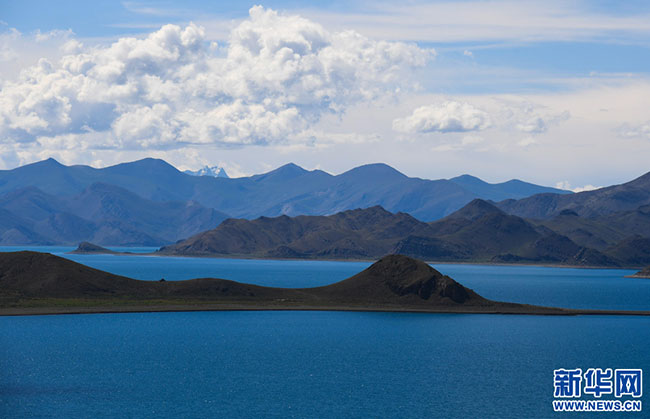 མཛེས་ཤིང་ལྟ་ན་སྡུག་པའི་ཡར་འབྲོག་གཡུ་མཚོ།