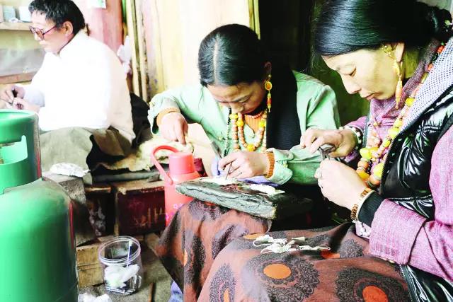 ལས་ལ་བརྩོན་པའི་དངུལ་མགར་བ།