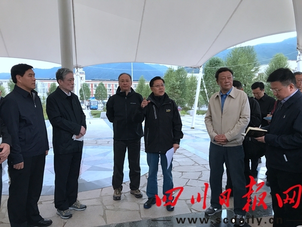 ཝང་ཏུང་མིང་གིས་བཀོད་འདོམས་པུའུ་ཡི་ཐེངས་དང་པོའི་གྲོས་ཚོགས་ལ་གཙོ་སྐྱོང་གནང་བ།