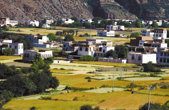   ཞིང་ཆེན་ཡོངས་ཀྱི་དབུལ་སེལ་བྱ་བའི་བཞུགས་མོལ་ཚོགས་འདུ་ཁྲེན་འདུ་རུ་འཚོགས་པ། 