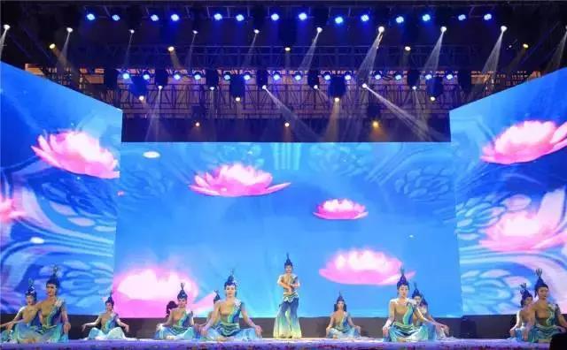  ན་མོ་ཆེ་རླན་སའི་ཡུལ་སྐོར་དང་ཛམ་བྷ་ལའི་དུས་ཆེན་འཛམ་ཐང་དུ་སྤེལ་བ།