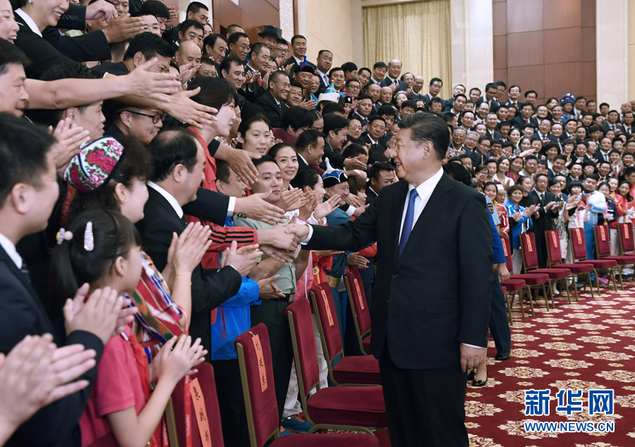 ཞི་ཅིན་ཕིང་གིས་རྒྱལ་ཡོངས་ལུས་རྩལ་སྔོན་ཐོན་སྡེ་ཁག་དང་སྔོན་ཐོན་མི་སྒེར་གྱི་འཐུས་ཚབ་པར་མཇལ་འཕྲད་གནང་བ། 
