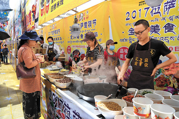 ཞོ་སྟོན་དགའ་གཏོང་བྱེད། དམངས་རྣམས་བདེ་ལ་རོལ།
