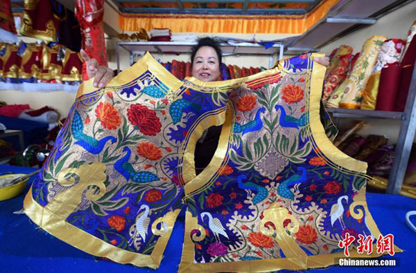 ཡུན་ནན་ཞིང་ཆེན་སྤམ་རྩེ་རགས་བོད་ཁུལ་གྱི་སྲོལ་རྒྱུན་རྒྱན་གོས་རིག་གནས་རྒྱུན་འཛིན་པ།
