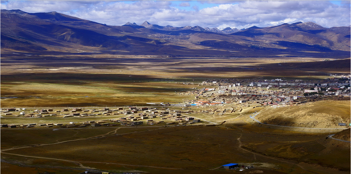 ལི་ཐང་རྫོང་ལ་མི་ཚང་མས་བེད་སྤྱོད་གཏོང་ཆོག་པའི་ཁྲོམ་འཇོག་རྐང་འཁོར་ཡོད་པ་རེད།