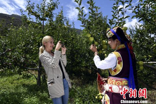  བཙན་ལྷ་རྫོང་གི་ཀུ་ཤུ་འཐོག་པའི་དུས་ཆེན་སྐབས་གཉིས་པའི་ཐོག་གི་གཞོན་ནུ་མ་ཚོ།