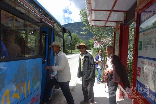 འབའ་ཐང་རྫོང་གིས་གྲོང་སྡེ་ལ་ཕྱིན་པའི་འགྲུལ་སྐྱེལ་རླངས་འཁོར་འཕེལ་རྒྱས་བཏང་ནས་མི་སེར་ལ་སྟབས་བདེ་བཟོས།