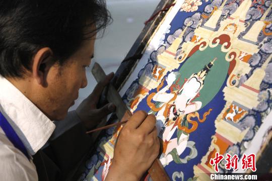  བོད་ཀྱི་ཐང་ག་ཁག་60ཙམ་ཧྲན་ཏུང་ཅི་ནན་དུ་འགྲེམས་སྟོན་བྱས་ཏེ་ཧྲན་ཏུང་དང་བོད་ཀྱི་རིག་གནས་སྤེལ་རེས་བྱས་པ།  