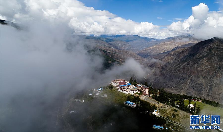 བོད་ལྗོངས་མཁར་ཆུ་དགོན་པའི་མཛེས་ལྗོངས།