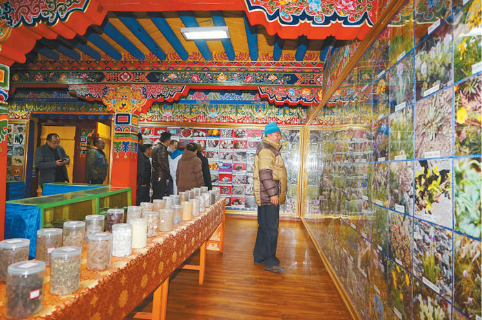  ལྷ་རི་རྫོང་གི་བོད་ཀྱི་གསོ་བ་རིག་པའི་རྟེན་རྫས་བཤམས་མཛོད་ཁང་སྒོ་ཕྱེ་བ།