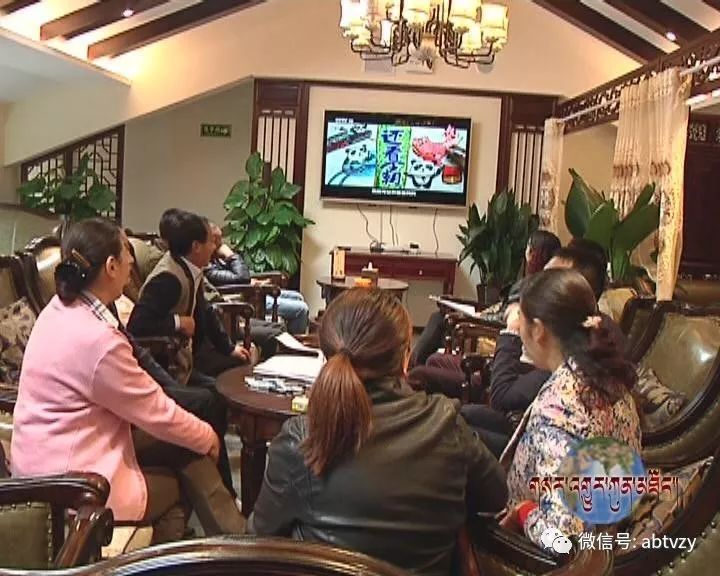 རྔ་བ་ཁུལ་གྱི་ལས་བྱེད་དང་མང་ཚོགས་ཀྱིས་དེང་སྐབས་ལ་ལྟ་བ་ཞེས་པར་བལྟས། 