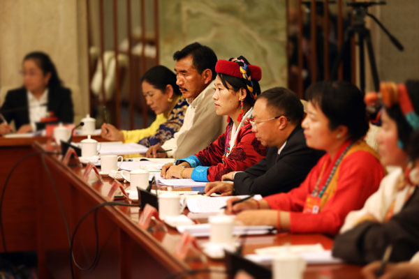 བོད་ལྗོངས་ཀྱི་འཐུས་མིས་བློ་སྟོབས་ཆེར་སྐྱེད་ངང་ཏང་གི་ཚོགས་ཆེན་བཅུ་དགུ་པར་ཞུགས་པ།