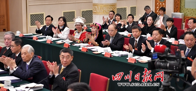 སི་ཁྲོན་གྱི་འཐུས་མི་ཚོགས་པས་མུ་མཐུད་དུ་ཚོགས་ཆེན་བཅུ་དགུ་པའི་སྙན་ཞུར་གྲོས་བསྡུར་བྱས་པ།