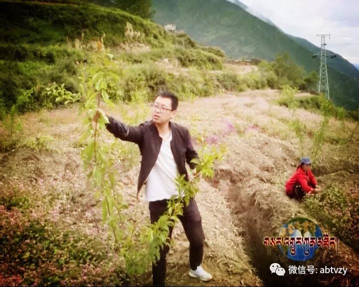  ཁྲོ་ཆུ་རྫོང་རི་སྟོད་སྡེ་བའི་ཚན་རིག་ལྟར་དཔེ་སྟོན་སྣེ་ཁྲིད་དེ་ཕྱུག་འགྱུར་བཏང་།