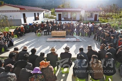 ཏང་གི་ཚོགས་ཆེན་བཅུ་དགུ་པའི་སྙིང་དོན་གྱིས་བསམ་བློར་དྲག་ཆས་སྤྲས་ཏེ་ལག་ལེན་ལ་ཁྲིད་སྟོན་དང་ལས་ཀར་སྐུལ་འདེད་གཏང་དགོས།