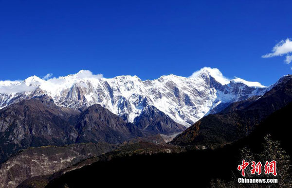 ཡར་ཀླུང་གཙང་པོའི་གྲོག་རོང་ཆེན་པོའི་ཁུལ་གྱི་དགུན་སྟོད་ཀྱི་མཛེས་ལྗོངས།