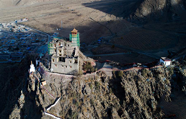བོད་ཀྱི་ཕོ་བྲང་དང་པོ་ཡུམ་བུ་བརླ་མཁར་གྱི་ཉམས་བཟོ་སྲུང་སྐྱོབ་ལས་གྲྭ་འགོ་ཚུགས་པ།