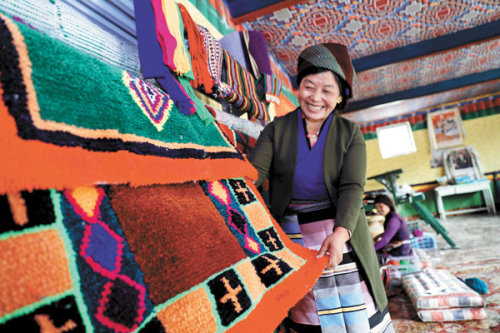 མཉམ་ལས་ཁང་གིས་མང་ཚོགས་དབུལ་གྲོལ་ཕྱུག་འགྱུར་གྱི་ལམ་དུ་ཁྲིད།