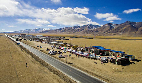 ཕྱུག་ཟོག་གི་ཐོན་རྫས་འགྲེམ་ཚོང་བྱས་ནས་འབབ་འཕར་ཡོང་བ་བྱས།