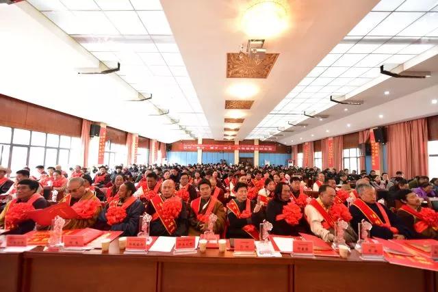   སྡེ་དགེ་རྫོང་དུ་སྐབས་དང་པོའི་གནས་མཆོག་མཛངས་མིའི་གཟེངས་བསྟོད་ཚོགས་འདུ་གཟབ་རྒྱས་ངང་འཚོགས་པ།