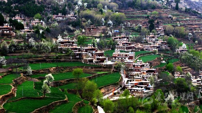བརྒྱ་གྱུར་མཛེས་ལྗོངས་ས་ཁུལ་གྱི་འཛུགས་སྐྲུན་ལ་སྐུལ་འདེད་གཏོང་བའི་ཆེད་དོན་ཚོགས་འདུ་ཁྲེང་ཏུའུ་རུ་འཚོགས།