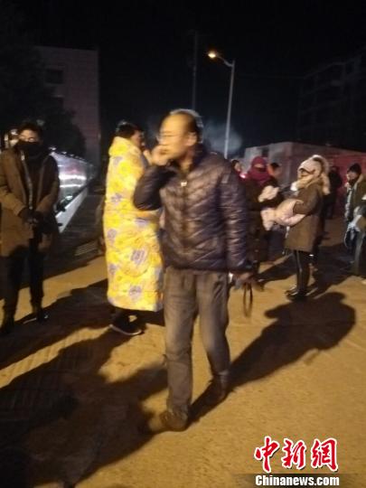 མཚོ་སྔོན་རྩེ་ཁོག་རྫོང་དུ་ས་ཡོམ་བྱུང་བ། 