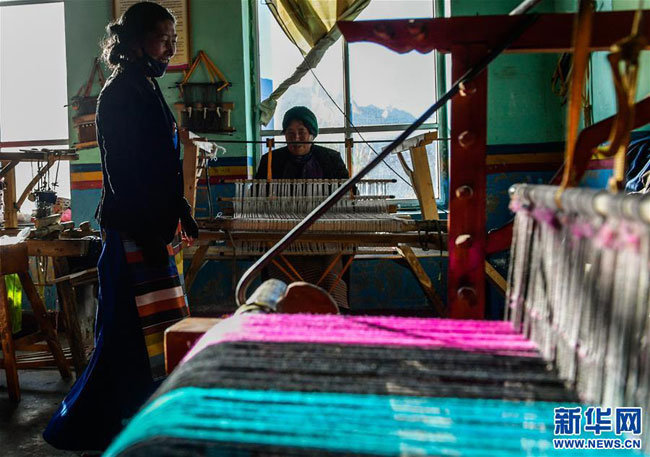 རྩེད་ཐེར་གྱིས་དབུལ་སྒྲོལ་ལ་ཕན་ཐོགས་པ།